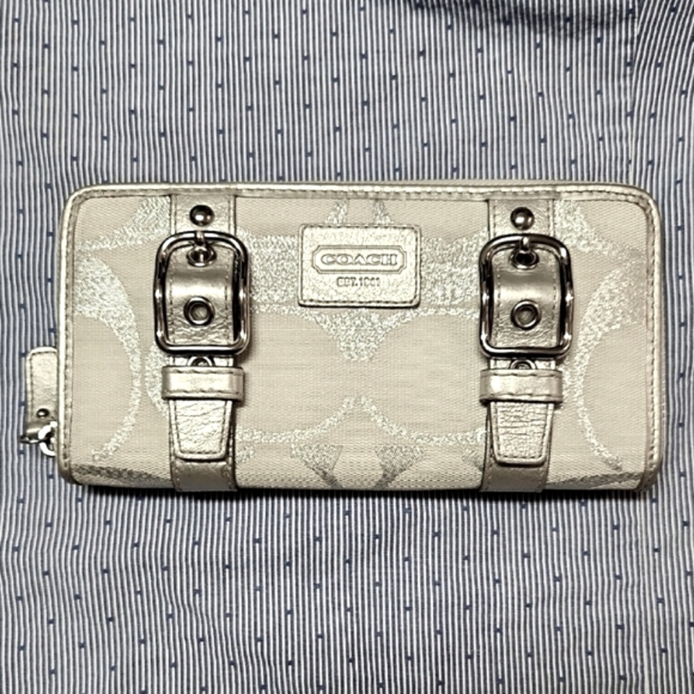 COACH Vintage silver and cream leather & cloth zippered wallet